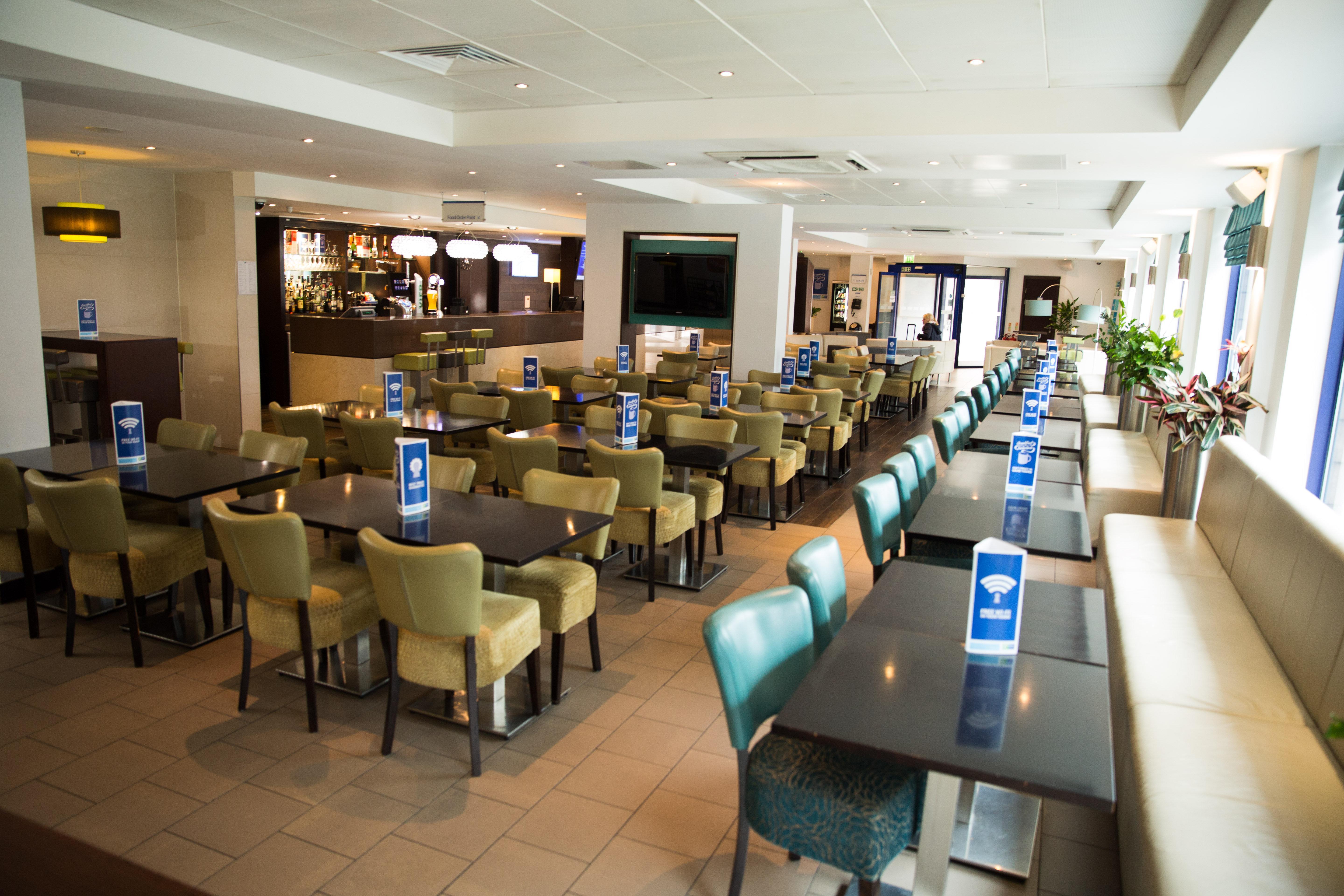 Holiday Inn Express London Stratford By Ihg Exterior foto