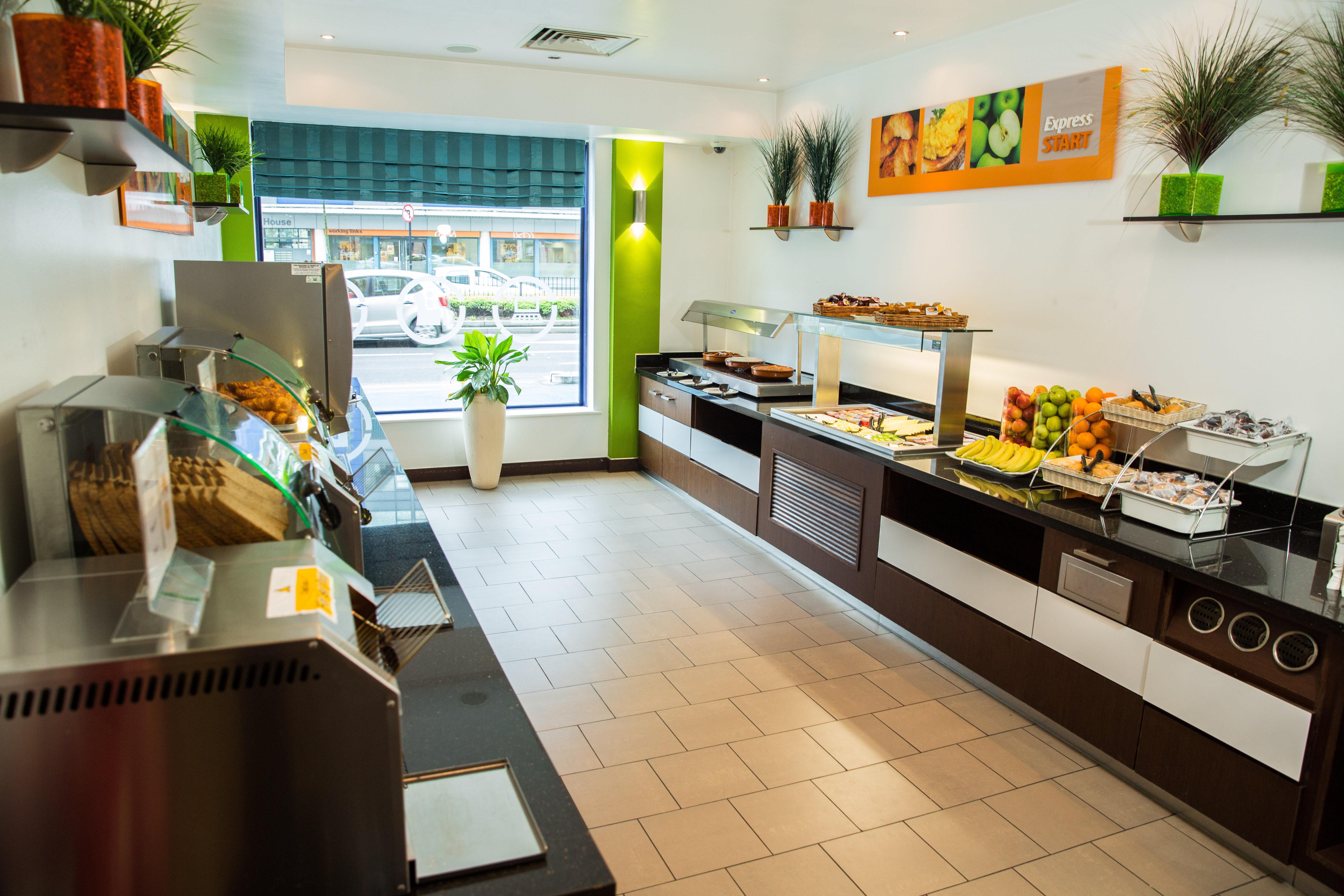 Holiday Inn Express London Stratford By Ihg Exterior foto