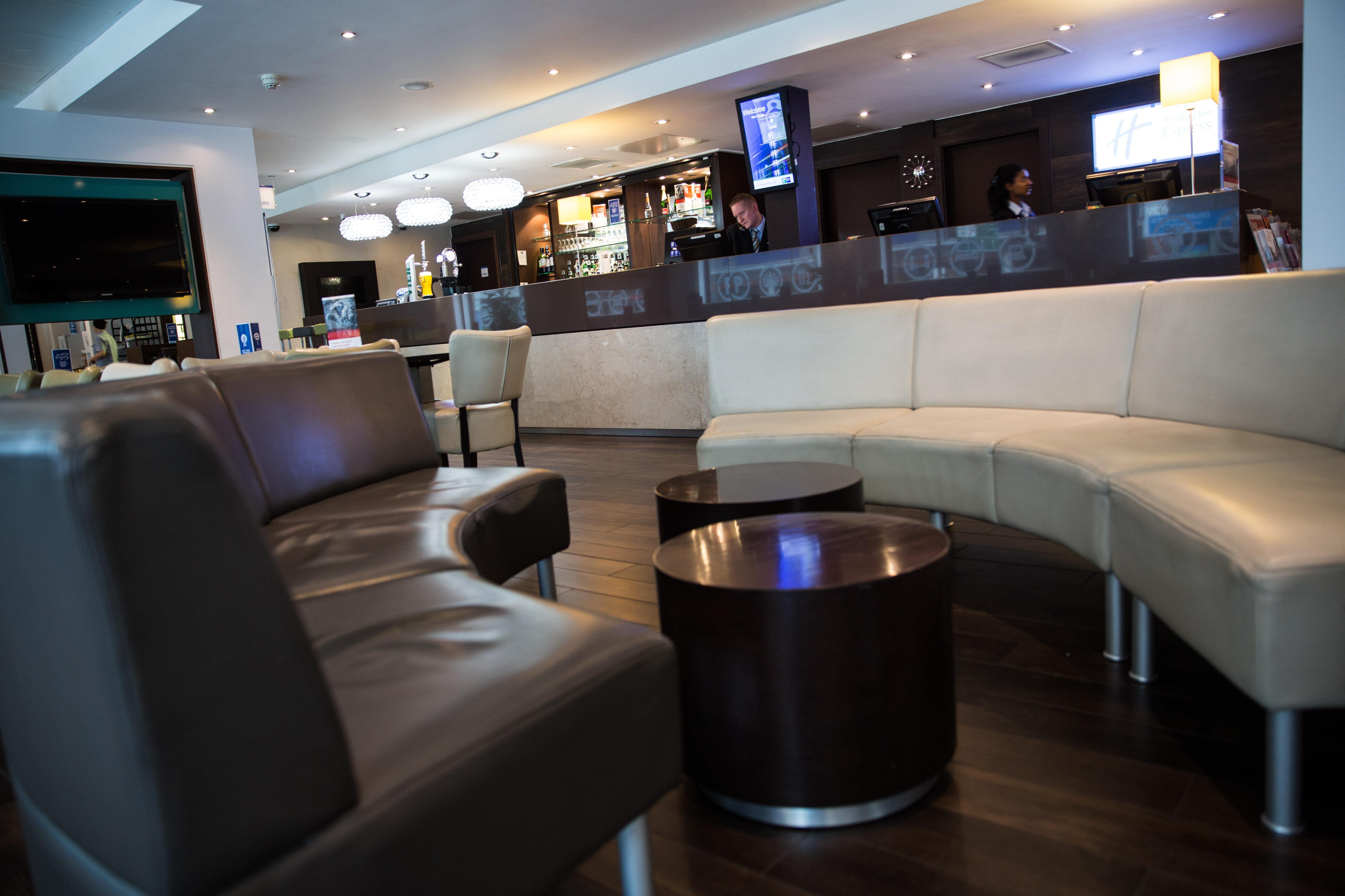 Holiday Inn Express London Stratford By Ihg Exterior foto