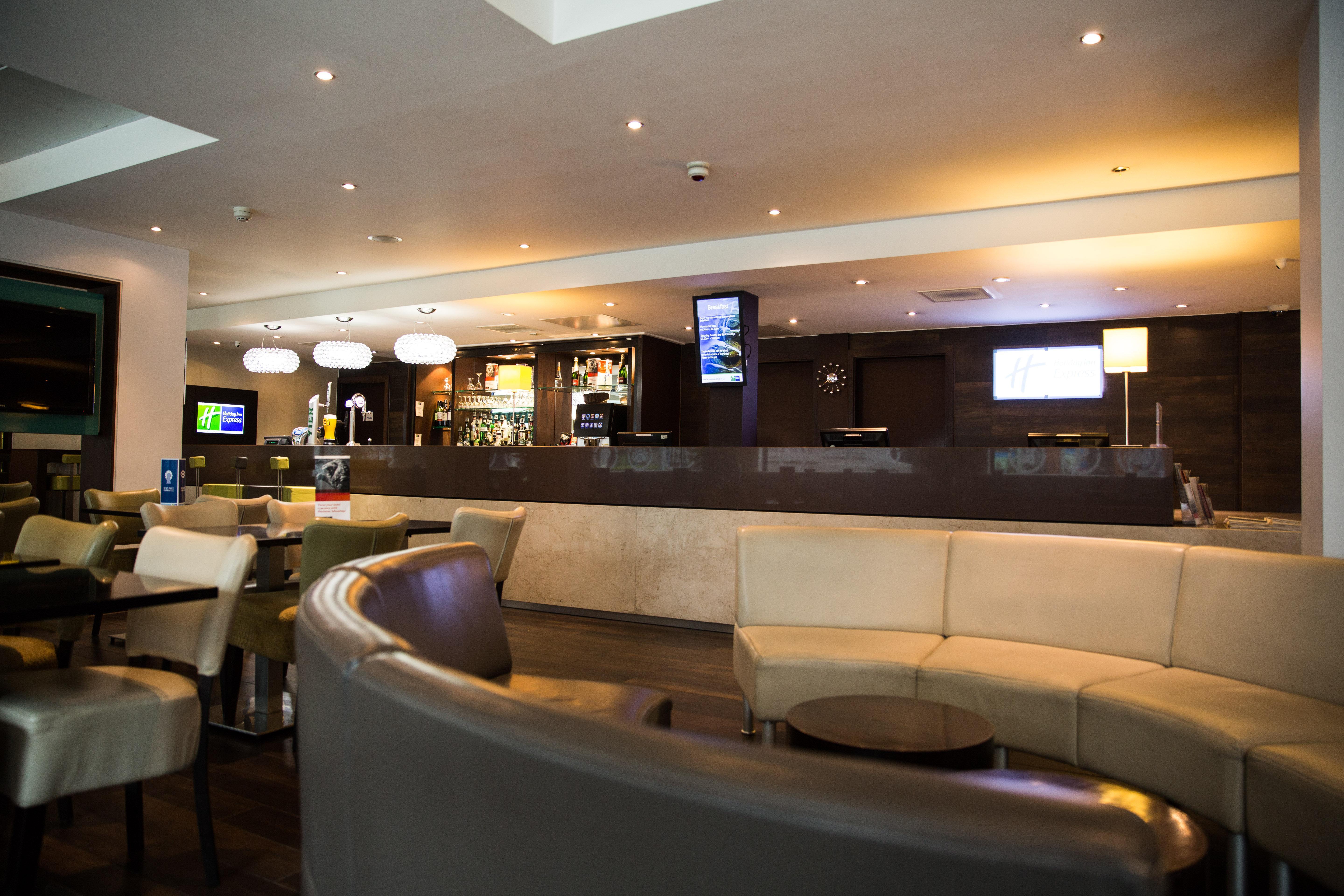 Holiday Inn Express London Stratford By Ihg Exterior foto