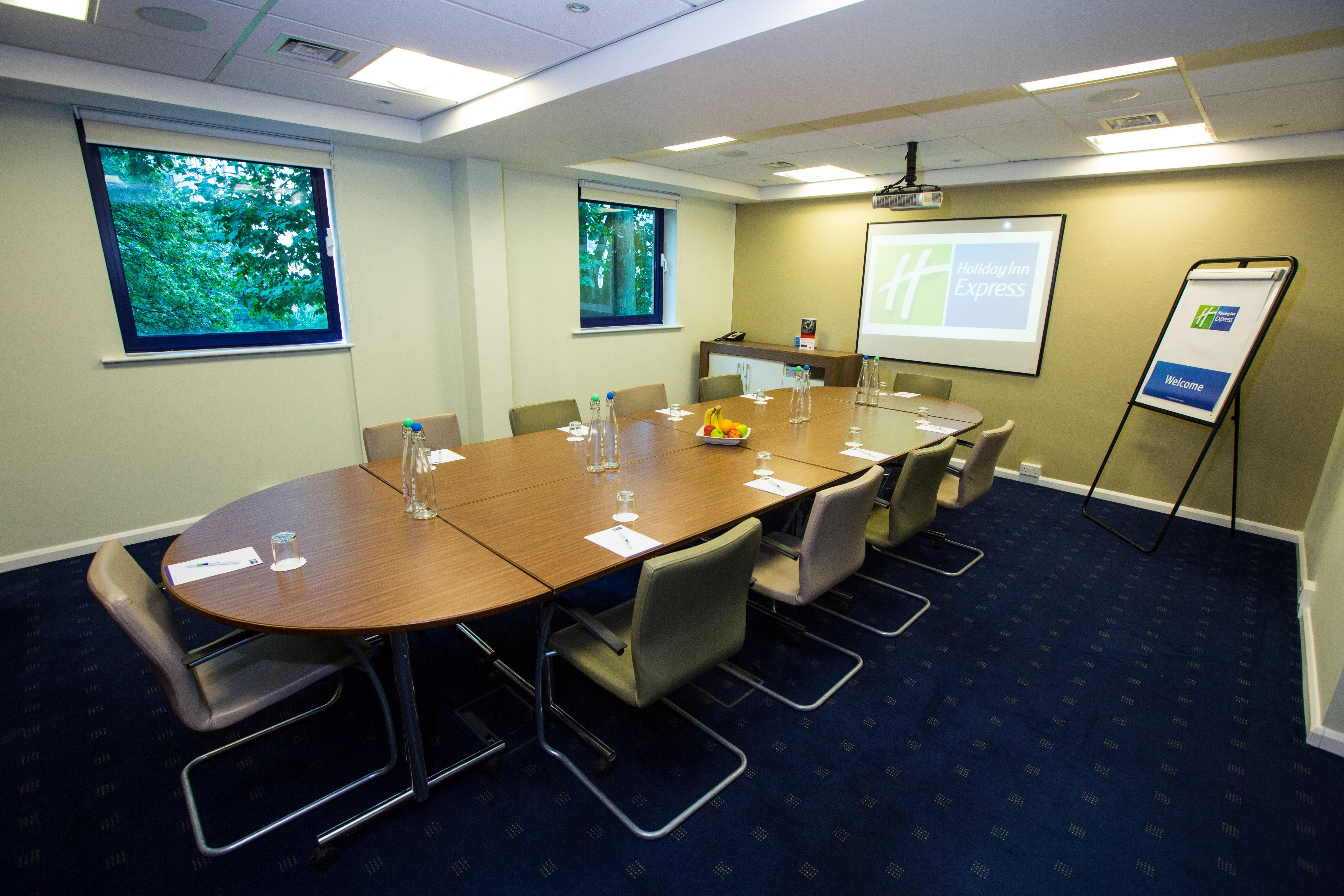 Holiday Inn Express London Stratford By Ihg Exterior foto
